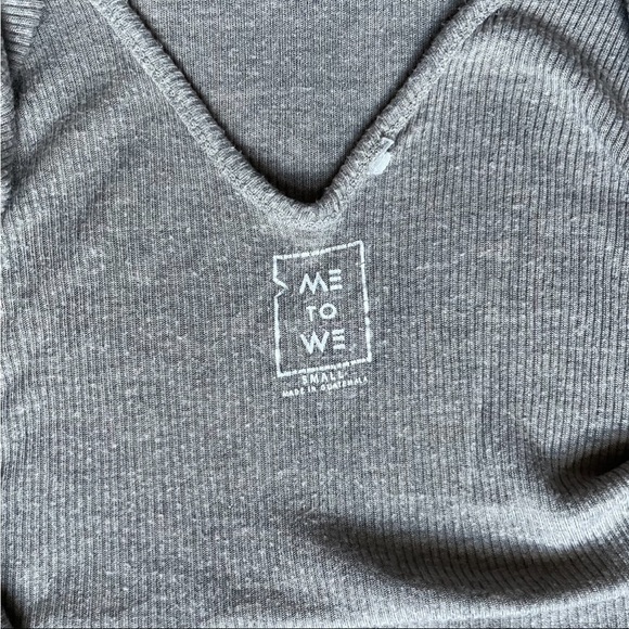 Me to We flowy spaghetti strap top - Picture 3 of 3